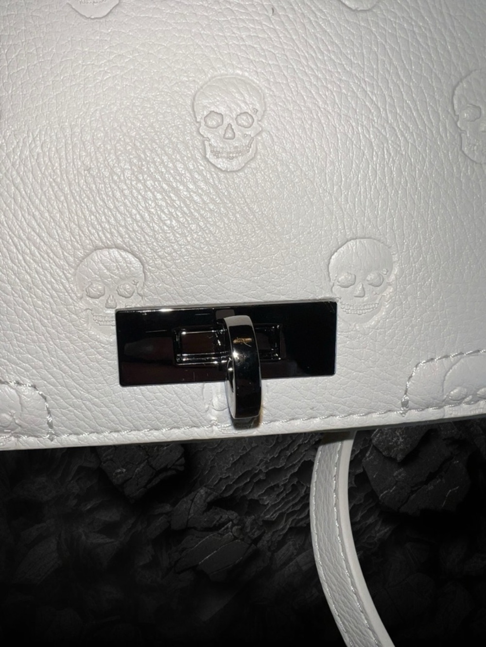 Betsey Johnson White Embossed Skull Crossbody Bag Convertible - Picture 5 of 13